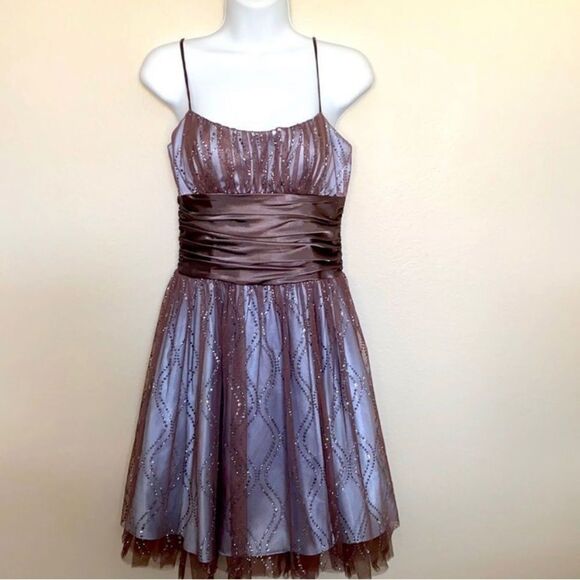Prom dresses here. Check out my closet. 😃 - Picture 3 of 8
